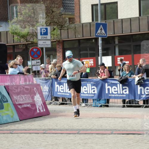10.05.2026 - 8. Wedeler Halbmarathon Yannick Fuchs http://msf.ph/oto/9699846 10.05.2026 11:18:45 Ziel 2144 meine-sportfotos.de