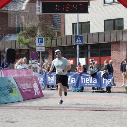 10.05.2026 - 8. Wedeler Halbmarathon Yannick Fuchs http://msf.ph/oto/9699851 10.05.2026 11:18:46 Ziel 2144 meine-sportfotos.de