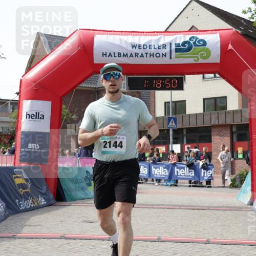 10.05.2026 - 8. Wedeler Halbmarathon Yannick Fuchs http://msf.ph/oto/9699883 10.05.2026 11:18:49 Ziel 2144 meine-sportfotos.de
