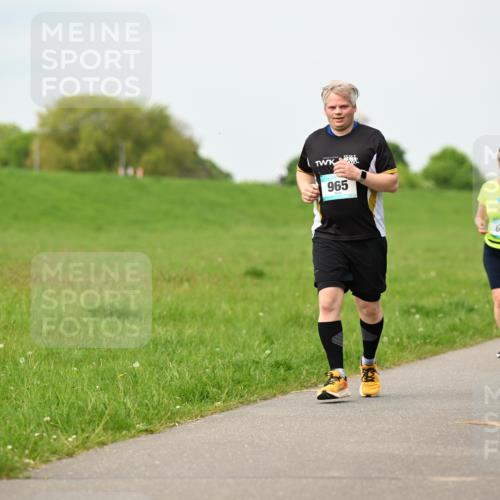 10.05.2026 - 8. Wedeler Halbmarathon Dr. Thomas Lammeyer http://msf.ph/oto/9699887 10.05.2026 11:38:20 Laufen 965, 604 meine-sportfotos.de
