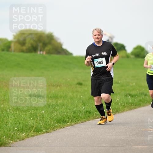 10.05.2026 - 8. Wedeler Halbmarathon Dr. Thomas Lammeyer http://msf.ph/oto/9699891 10.05.2026 11:38:20 Laufen 965, 604 meine-sportfotos.de