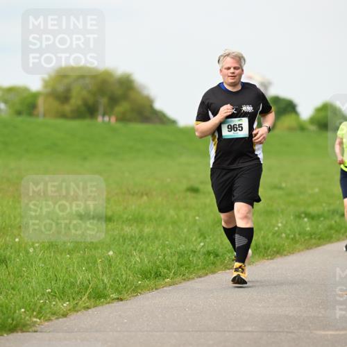 10.05.2026 - 8. Wedeler Halbmarathon Dr. Thomas Lammeyer http://msf.ph/oto/9699893 10.05.2026 11:38:20 Laufen 965, 604 meine-sportfotos.de