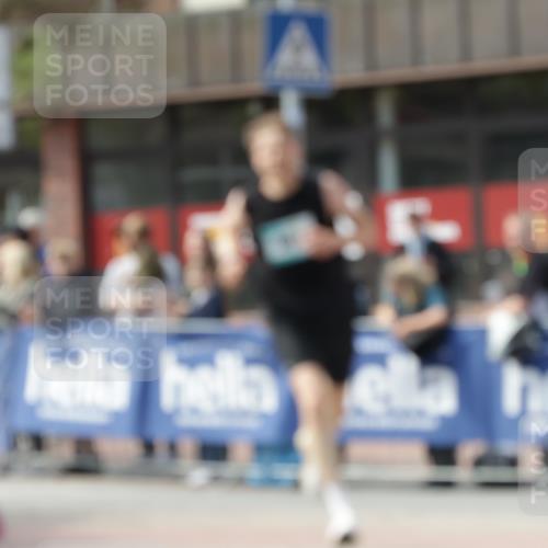 10.05.2026 - 8. Wedeler Halbmarathon Yannick Fuchs http://msf.ph/oto/9699896 10.05.2026 11:19:06 Ziel 961 meine-sportfotos.de