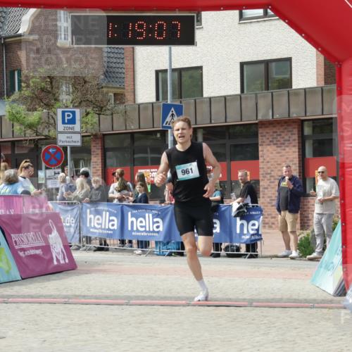 10.05.2026 - 8. Wedeler Halbmarathon Yannick Fuchs http://msf.ph/oto/9699903 10.05.2026 11:19:06 Ziel 961 meine-sportfotos.de