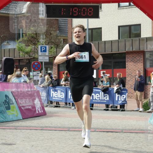 10.05.2026 - 8. Wedeler Halbmarathon Yannick Fuchs http://msf.ph/oto/9699916 10.05.2026 11:19:07 Ziel 961 meine-sportfotos.de