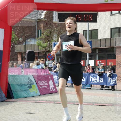 10.05.2026 - 8. Wedeler Halbmarathon Yannick Fuchs http://msf.ph/oto/9699921 10.05.2026 11:19:08 Ziel 961 meine-sportfotos.de
