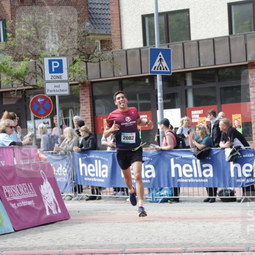 10.05.2026 - 8. Wedeler Halbmarathon Yannick Fuchs http://msf.ph/oto/9699936 10.05.2026 11:19:33 Ziel 2082 meine-sportfotos.de