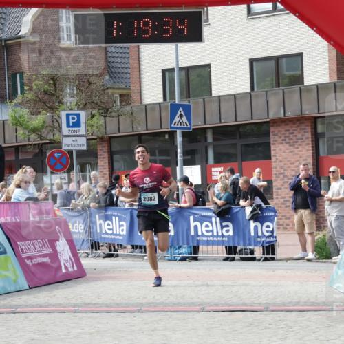 10.05.2026 - 8. Wedeler Halbmarathon Yannick Fuchs http://msf.ph/oto/9699945 10.05.2026 11:19:33 Ziel 2082 meine-sportfotos.de