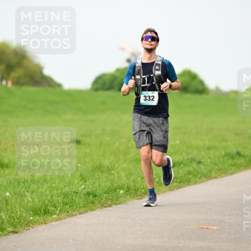 10.05.2026 - 8. Wedeler Halbmarathon Dr. Thomas Lammeyer http://msf.ph/oto/9699963 10.05.2026 11:38:44 Laufen 332 meine-sportfotos.de