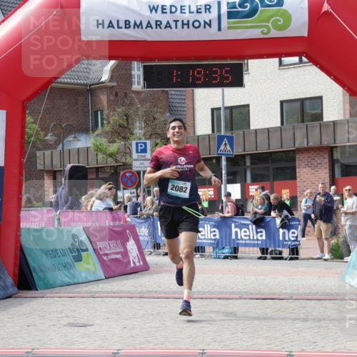 10.05.2026 - 8. Wedeler Halbmarathon Yannick Fuchs http://msf.ph/oto/9699968 10.05.2026 11:19:35 Ziel 2082 meine-sportfotos.de