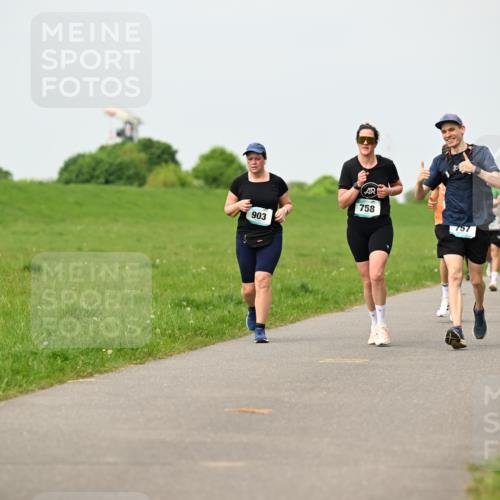 10.05.2026 - 8. Wedeler Halbmarathon Dr. Thomas Lammeyer http://msf.ph/oto/9699983 10.05.2026 11:38:48 Laufen 903, 758, 757, 919, 831 meine-sportfotos.de
