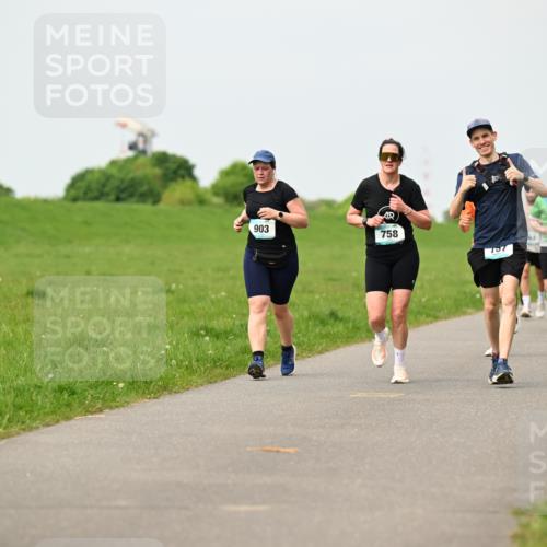 10.05.2026 - 8. Wedeler Halbmarathon Dr. Thomas Lammeyer http://msf.ph/oto/9699984 10.05.2026 11:38:48 Laufen 903, 758, 919 meine-sportfotos.de