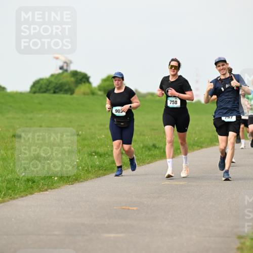 10.05.2026 - 8. Wedeler Halbmarathon Dr. Thomas Lammeyer http://msf.ph/oto/9699986 10.05.2026 11:38:48 Laufen 903, 758, 757, 919 meine-sportfotos.de