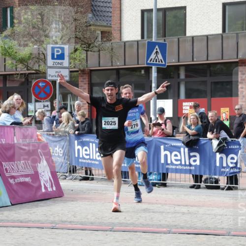 10.05.2026 - 8. Wedeler Halbmarathon Yannick Fuchs http://msf.ph/oto/9699988 10.05.2026 11:19:43 Ziel 279, 2025 meine-sportfotos.de