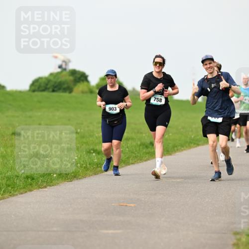 10.05.2026 - 8. Wedeler Halbmarathon Dr. Thomas Lammeyer http://msf.ph/oto/9699990 10.05.2026 11:38:49 Laufen 903, 758, 919, 431 meine-sportfotos.de
