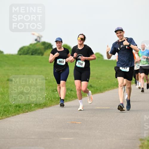 10.05.2026 - 8. Wedeler Halbmarathon Dr. Thomas Lammeyer http://msf.ph/oto/9699997 10.05.2026 11:38:49 Laufen 903, 758, 757 meine-sportfotos.de