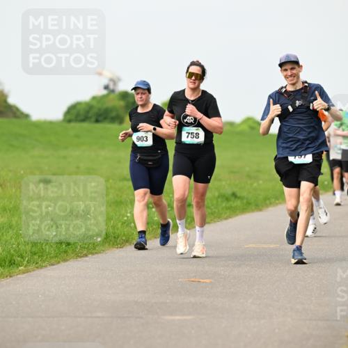 10.05.2026 - 8. Wedeler Halbmarathon Dr. Thomas Lammeyer http://msf.ph/oto/9699998 10.05.2026 11:38:50 Laufen 903, 758 meine-sportfotos.de