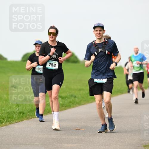 10.05.2026 - 8. Wedeler Halbmarathon Dr. Thomas Lammeyer http://msf.ph/oto/9700008 10.05.2026 11:38:51 Laufen 903, 758 meine-sportfotos.de