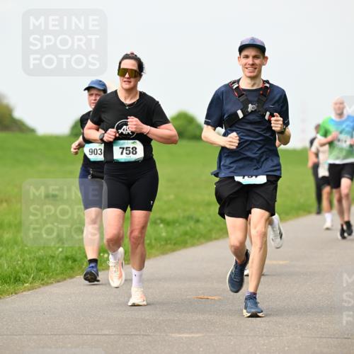 10.05.2026 - 8. Wedeler Halbmarathon Dr. Thomas Lammeyer http://msf.ph/oto/9700011 10.05.2026 11:38:51 Laufen 903, 758 meine-sportfotos.de