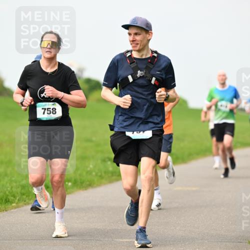 10.05.2026 - 8. Wedeler Halbmarathon Dr. Thomas Lammeyer http://msf.ph/oto/9700018 10.05.2026 11:38:52 Laufen 758 meine-sportfotos.de