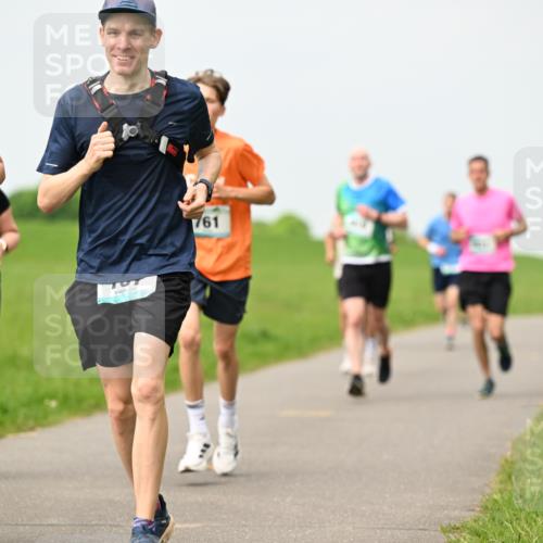 10.05.2026 - 8. Wedeler Halbmarathon Dr. Thomas Lammeyer http://msf.ph/oto/9700024 10.05.2026 11:38:52 Laufen 758, 761 meine-sportfotos.de