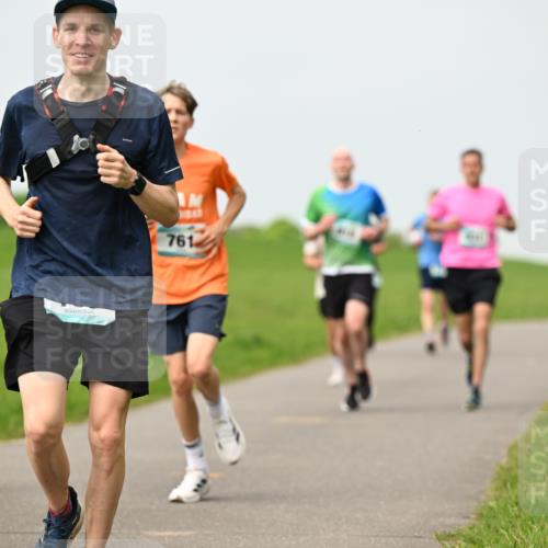 10.05.2026 - 8. Wedeler Halbmarathon Dr. Thomas Lammeyer http://msf.ph/oto/9700027 10.05.2026 11:38:53 Laufen 761 meine-sportfotos.de