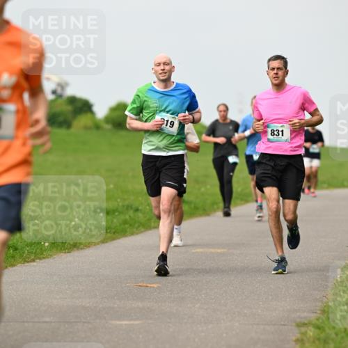 10.05.2026 - 8. Wedeler Halbmarathon Dr. Thomas Lammeyer http://msf.ph/oto/9700035 10.05.2026 11:38:54 Laufen 831 meine-sportfotos.de