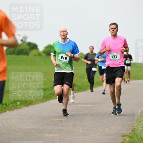 10.05.2026 - 8. Wedeler Halbmarathon Dr. Thomas Lammeyer http://msf.ph/oto/9700038 10.05.2026 11:38:54 Laufen 761, 919, 831 meine-sportfotos.de