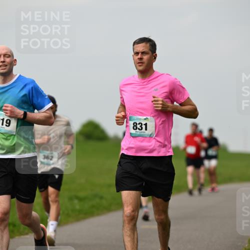10.05.2026 - 8. Wedeler Halbmarathon Dr. Thomas Lammeyer http://msf.ph/oto/9700053 10.05.2026 11:38:56 Laufen 919, 362, 831 meine-sportfotos.de