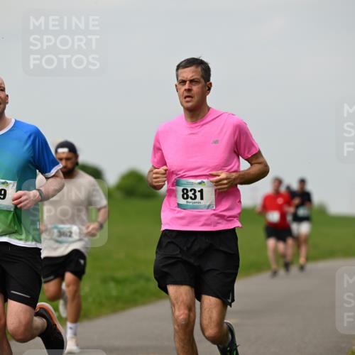 10.05.2026 - 8. Wedeler Halbmarathon Dr. Thomas Lammeyer http://msf.ph/oto/9700058 10.05.2026 11:38:56 Laufen 919, 362, 831 meine-sportfotos.de