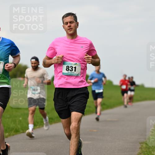 10.05.2026 - 8. Wedeler Halbmarathon Dr. Thomas Lammeyer http://msf.ph/oto/9700065 10.05.2026 11:38:57 Laufen 919, 362, 831 meine-sportfotos.de