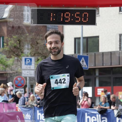 10.05.2026 - 8. Wedeler Halbmarathon Yannick Fuchs http://msf.ph/oto/9700066 10.05.2026 11:19:49 Ziel 279, 442, 619, 2025 meine-sportfotos.de