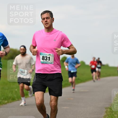10.05.2026 - 8. Wedeler Halbmarathon Dr. Thomas Lammeyer http://msf.ph/oto/9700069 10.05.2026 11:38:57 Laufen 919, 362, 831 meine-sportfotos.de