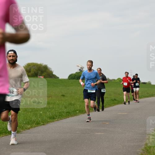 10.05.2026 - 8. Wedeler Halbmarathon Dr. Thomas Lammeyer http://msf.ph/oto/9700074 10.05.2026 11:38:58 Laufen 831, 362, 249, 710 meine-sportfotos.de