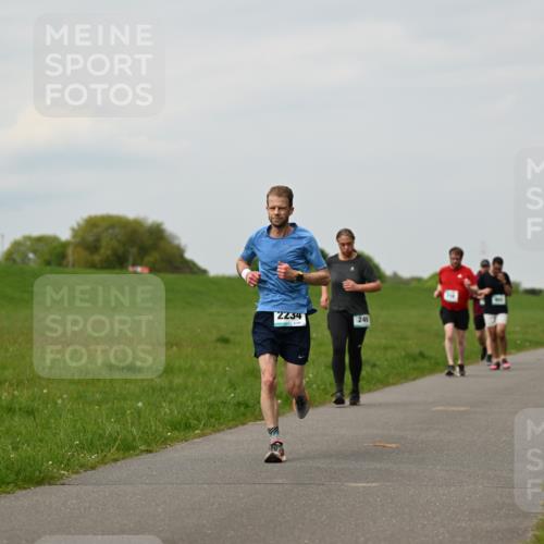 10.05.2026 - 8. Wedeler Halbmarathon Dr. Thomas Lammeyer http://msf.ph/oto/9700083 10.05.2026 11:38:59 Laufen 362, 2234, 249 meine-sportfotos.de