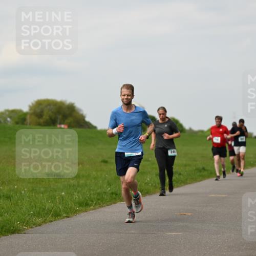 10.05.2026 - 8. Wedeler Halbmarathon Dr. Thomas Lammeyer http://msf.ph/oto/9700084 10.05.2026 11:38:59 Laufen 249 meine-sportfotos.de