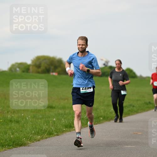 10.05.2026 - 8. Wedeler Halbmarathon Dr. Thomas Lammeyer http://msf.ph/oto/9700090 10.05.2026 11:39:00 Laufen 2254, 105 meine-sportfotos.de