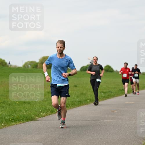 10.05.2026 - 8. Wedeler Halbmarathon Dr. Thomas Lammeyer http://msf.ph/oto/9700097 10.05.2026 11:39:00 Laufen  meine-sportfotos.de
