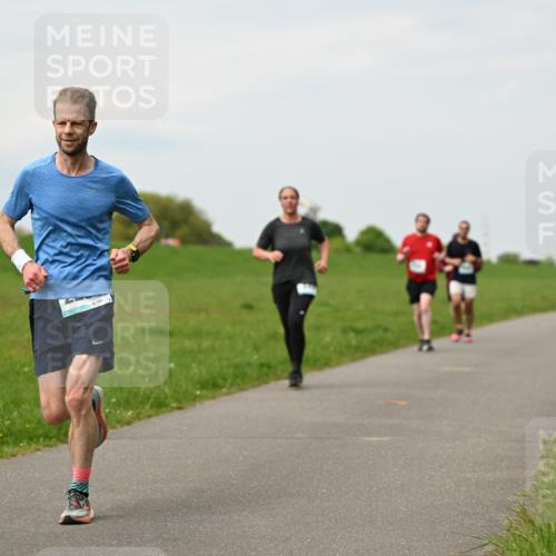 10.05.2026 - 8. Wedeler Halbmarathon Dr. Thomas Lammeyer http://msf.ph/oto/9700100 10.05.2026 11:39:01 Laufen  meine-sportfotos.de