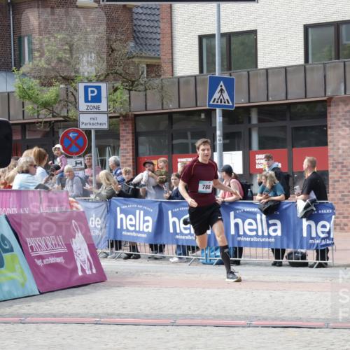 10.05.2026 - 8. Wedeler Halbmarathon Yannick Fuchs http://msf.ph/oto/9700101 10.05.2026 11:20:29 Ziel 788 meine-sportfotos.de