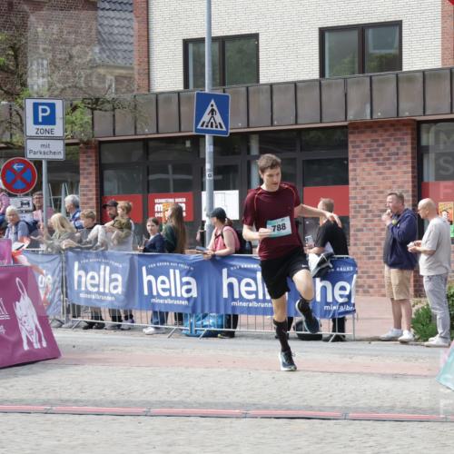10.05.2026 - 8. Wedeler Halbmarathon Yannick Fuchs http://msf.ph/oto/9700108 10.05.2026 11:20:30 Ziel 788 meine-sportfotos.de