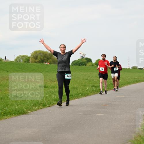 10.05.2026 - 8. Wedeler Halbmarathon Dr. Thomas Lammeyer http://msf.ph/oto/9700110 10.05.2026 11:39:02 Laufen 249, 710, 905 meine-sportfotos.de