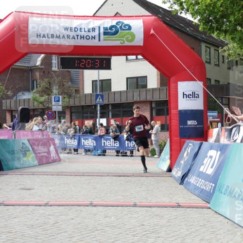 10.05.2026 - 8. Wedeler Halbmarathon Yannick Fuchs http://msf.ph/oto/9700113 10.05.2026 11:20:30 Ziel 788 meine-sportfotos.de
