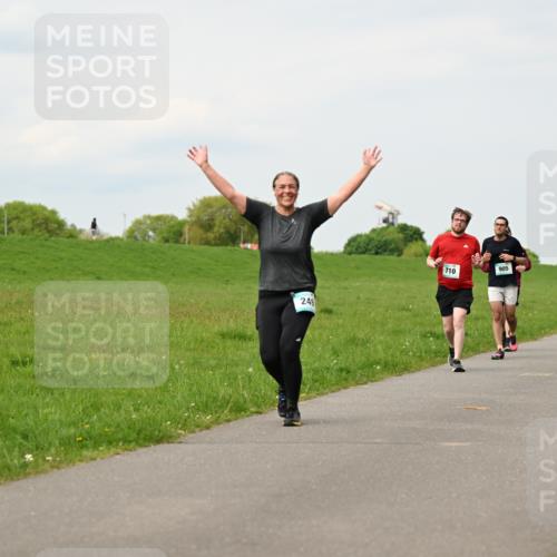 10.05.2026 - 8. Wedeler Halbmarathon Dr. Thomas Lammeyer http://msf.ph/oto/9700115 10.05.2026 11:39:03 Laufen 249, 710, 905 meine-sportfotos.de