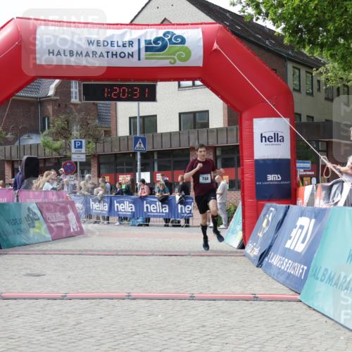 10.05.2026 - 8. Wedeler Halbmarathon Yannick Fuchs http://msf.ph/oto/9700116 10.05.2026 11:20:31 Ziel 788 meine-sportfotos.de