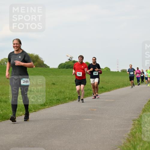 10.05.2026 - 8. Wedeler Halbmarathon Dr. Thomas Lammeyer http://msf.ph/oto/9700122 10.05.2026 11:39:04 Laufen 249, 710, 905 meine-sportfotos.de