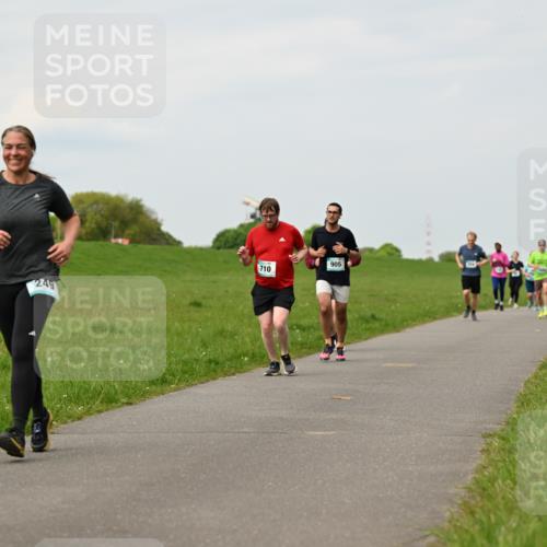 10.05.2026 - 8. Wedeler Halbmarathon Dr. Thomas Lammeyer http://msf.ph/oto/9700125 10.05.2026 11:39:04 Laufen 249, 710, 905 meine-sportfotos.de