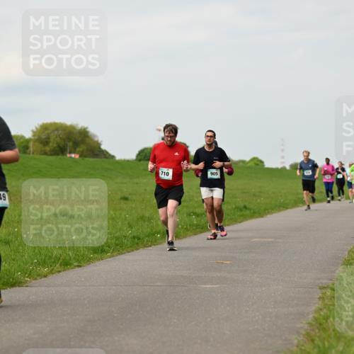 10.05.2026 - 8. Wedeler Halbmarathon Dr. Thomas Lammeyer http://msf.ph/oto/9700128 10.05.2026 11:39:04 Laufen 249, 710, 905 meine-sportfotos.de