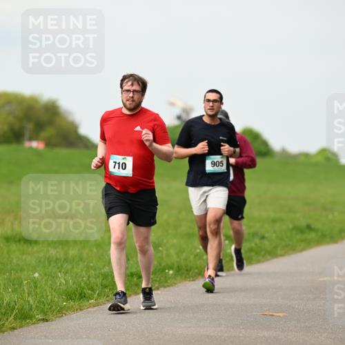 10.05.2026 - 8. Wedeler Halbmarathon Dr. Thomas Lammeyer http://msf.ph/oto/9700141 10.05.2026 11:39:05 Laufen 905, 710 meine-sportfotos.de