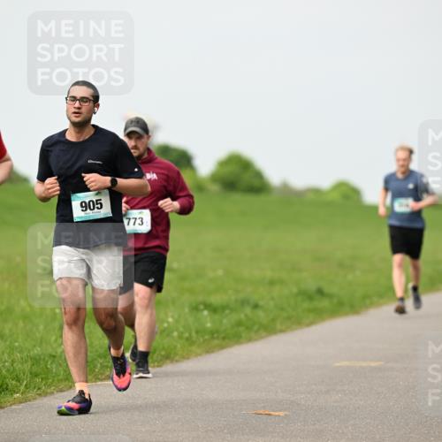 10.05.2026 - 8. Wedeler Halbmarathon Dr. Thomas Lammeyer http://msf.ph/oto/9700149 10.05.2026 11:39:06 Laufen 710, 905, 773 meine-sportfotos.de